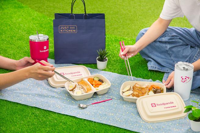 foodpanda 首次推出全植物纖維製成的環保餐盒，單一材質、不含淋膜，以相對優惠的價格，鼓勵餐廳取代塑膠餐盒。（foodpanda提供）