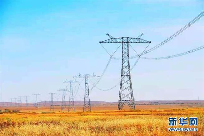 圖為大陸一處輸電線路。（示意圖／新華社）