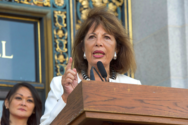 眾院軍委會修正案不讓美國海軍於2023年退役太多艘自由級LCS，遭史畢爾（如圖）等議員批評。（達志影像／shutterstock）