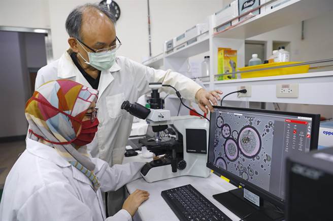 朝阳健康农粮中心整合具前瞻性的环境友善农业资材、检测与品管验证相关科技，建置环境友善新农产业跨领域人才培训场域。(朝阳科大提供)