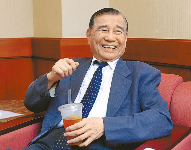 东元集团会长黄茂雄与儿子破冰，颇为欣慰。（本报资料照片）