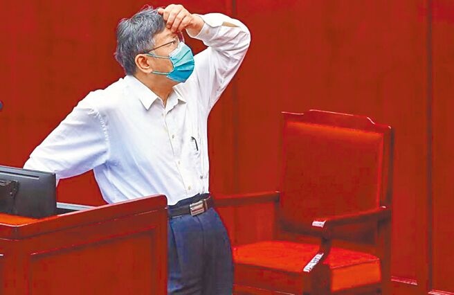 台北市议会通过「北市重阳敬老礼金致送自治条例」，台北市政府声请「函告无效」，行政院认为难认定违宪、违法。图为台北市长柯文哲。（本报资料照片）