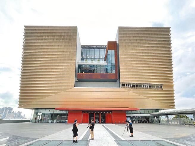 香港故宮文化博物館於22日開館，先開放媒體參觀，並將於7月2日起正式向公眾開放，標準成人門票定價為50港元。（中新社）