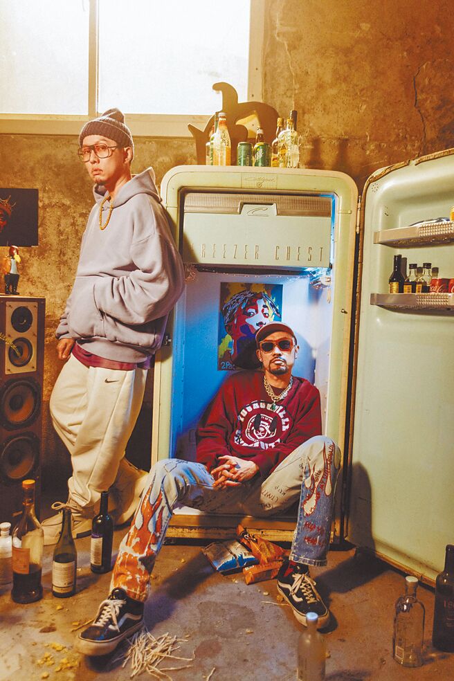 热狗（右）推出新歌，邀来蛋堡合作。（本色音乐提供）