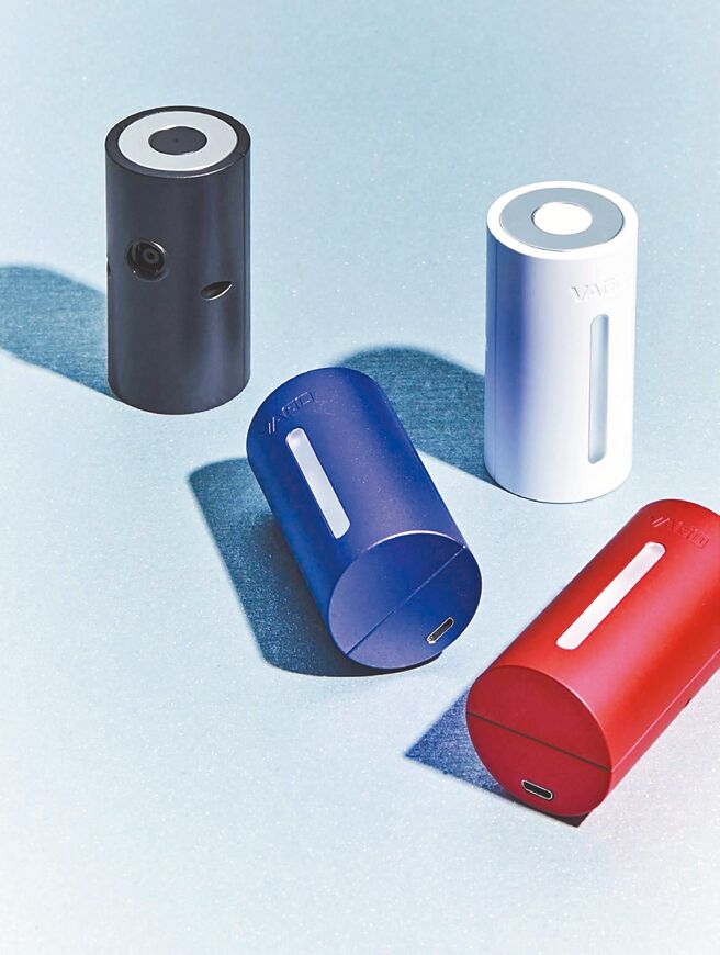 台隆手创馆的VOGO旅行真空衣物压缩器可压缩衣物，增加旅行箱可用空间，1980元（台隆手创馆提供）