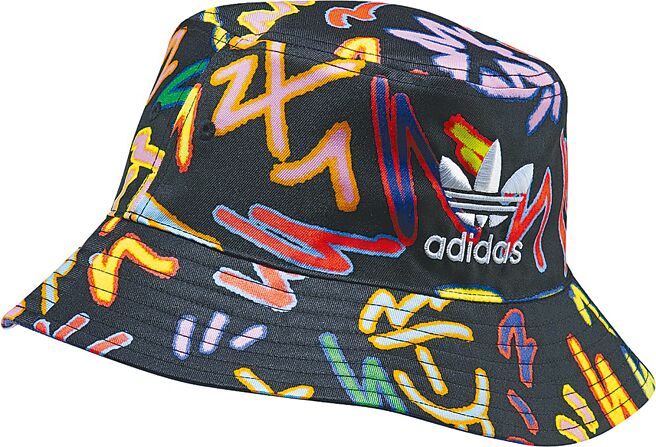 adidas Originals PRIDE BUCKET HAT，1090元。（adidas Originals提供）