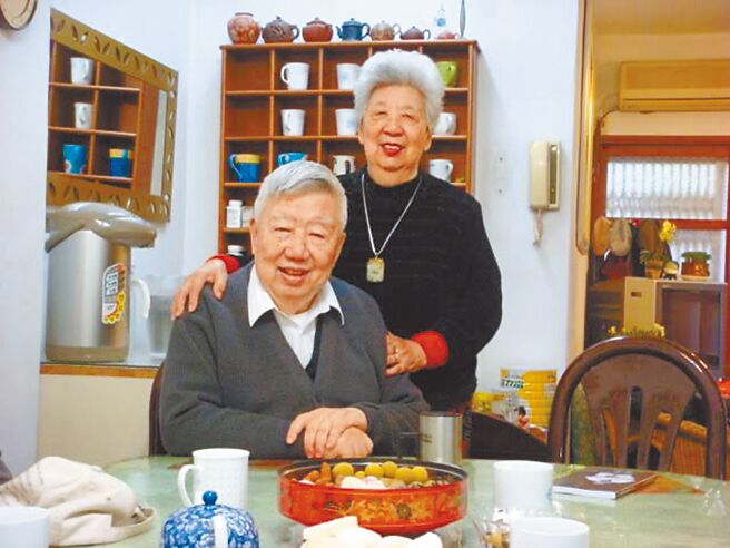 2010年葛锦昭伉俪。（家属提供）