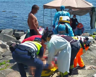 一家4大2小瑞芳海邊浮潛戲水  33歲男意外溺斃
