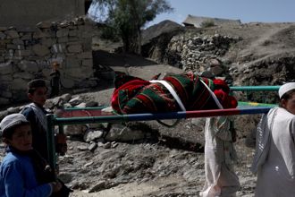 阿富汗地震災民缺糧缺棲身處 增至1150死