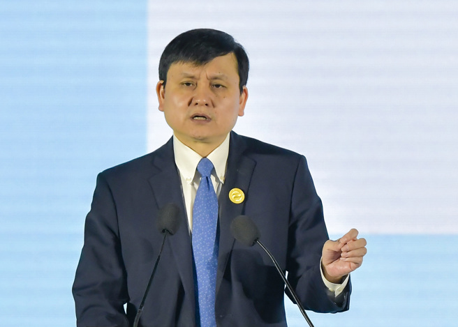 上海华山医院感染科主任张文宏领衔的研究论文发表后，对于如何应对Omicron与清零政策再次掀起媒体与网路热烈讨论。（图／中新社）