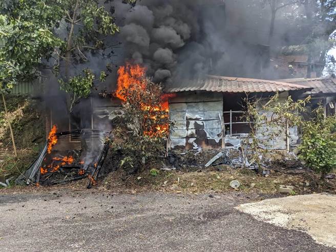 新店區民宅1樓起火，無人員傷亡。（王揚傑翻攝）