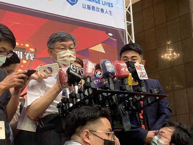 柯文哲抛出一个「金厦大桥」，抗议声浪最大的是陆委会和民进党。民进党切割2015年陈沧江参选立委的政见，蔡英文说要评估不是背书？（黄婉婷摄）