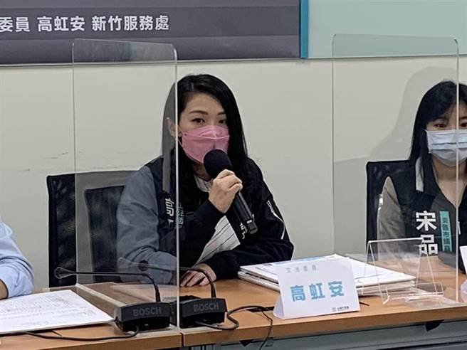 民眾黨立委高虹安錄製影片回擊新竹市長林智堅。（報系資料照）