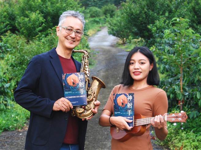 高培华（左）出道24年为达馜舞第一次献唱。（川汇团队提供）