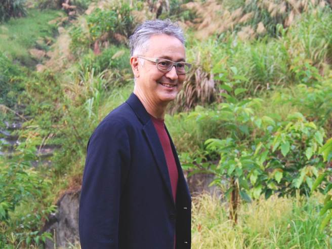 高培华卸下萨克斯风王子后致力于国际艺术推广。（川汇团队提供）