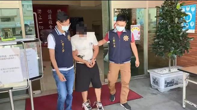 警方接着在新竹县新埔镇追捕最后的王男时，双方一度在竹林间发生追逐，所幸一名李姓小队长不顾手脚遭竹片割伤，奋勇将王姓嫌犯压制在地，顺利将王男逮捕到案。(三重警分局提供)
