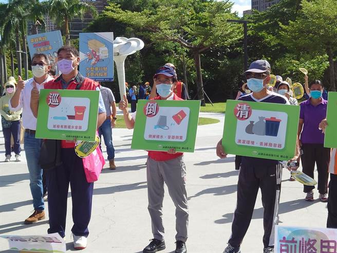 高雄市副市長林欽榮24日在高美館出席登革熱大掃蕩誓師活動，希望防堵登革熱本土確診個案出現。（洪浩軒攝）