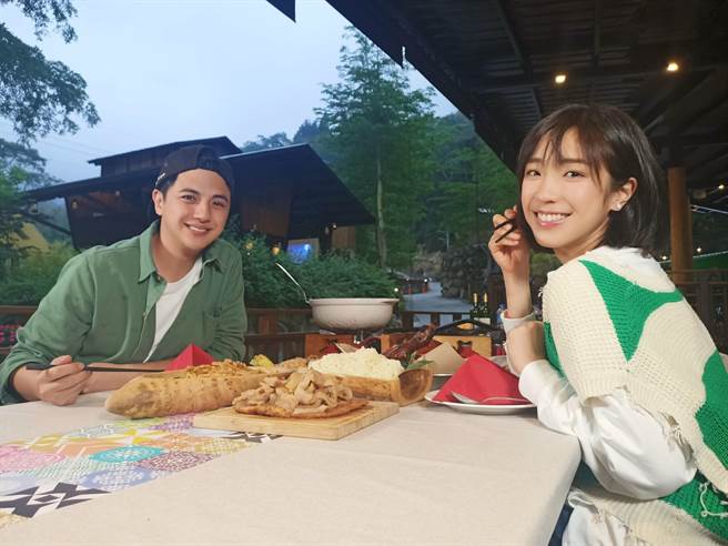 女力CP主持《食尚》再续前缘，节目中有爱的互动大受网友好评。（TVBS提供）