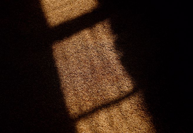 美国官员发布卫星影像，显示本月4日俄罗斯飞弹攻击位于尼古拉耶夫（Mykolaiv）附近的乌克兰第2大粮食码头所造成的破坏，导致「出口能力至少降低1/3」。(图／路透社)