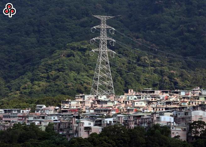 近二日以來，電價即將調漲的訊息，在媒體傳開，一些消費者致電消基會，強烈表達對於民生用電漲價的不安。（報系資料照）
