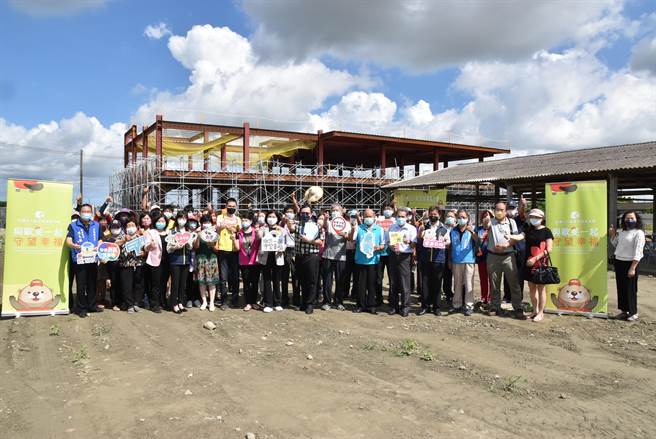 歐旻慈善基金會主任蔡宗翰家人提供雲林老家的5分地閒置豬圈、雞寮，基金會將自籌4500萬元興建「守望幸福園區」。（周麗蘭攝）