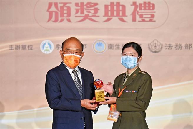 行政院长苏贞昌今（24）日出席 「111年全国反毒有功人士、团体颁奖典礼」。（行政院提供）