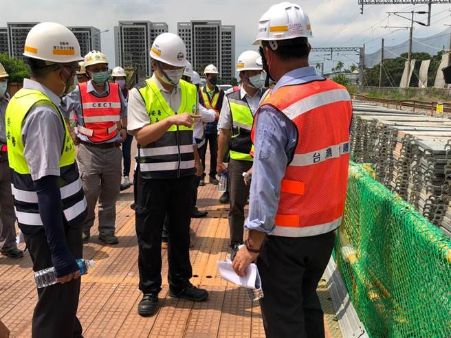 劳动部职安署今天联合全国13个检查机构，针对全台31个工地劳检，发现违反188项、停工31处、罚锾447万元，后续将实施复查，追踪改善情况。（职安署提供／林良齐台北传真）