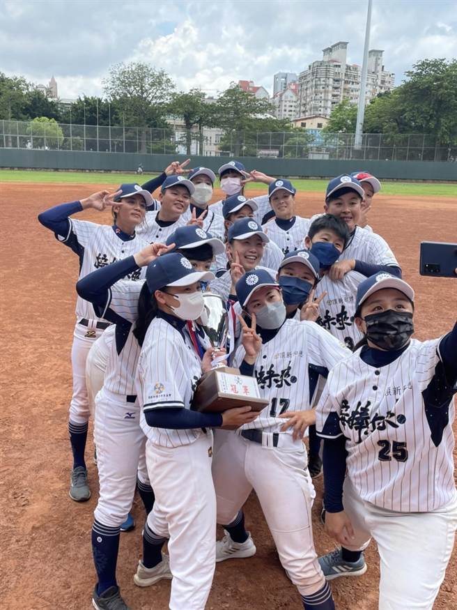 接棒未来女子棒球队，今天拿下2022全国女棒锦标赛冠军。（球队提供／谢琼云台中传真）
