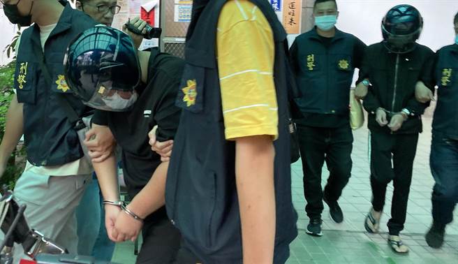 中市第二市场知名鲁肉饭摊爆斗殴1死4伤，警方已逮捕涉案5男， 24日将4人移送地检署侦办，检方复讯后声押1人。（陈淑芬摄）