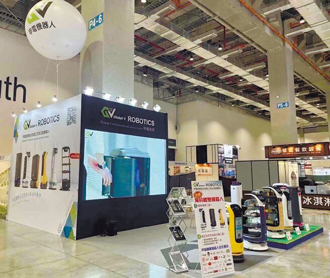 甲电国际在这次「台湾国际饭店暨餐饮设备用品展」展出多款机器人。图／业者提供