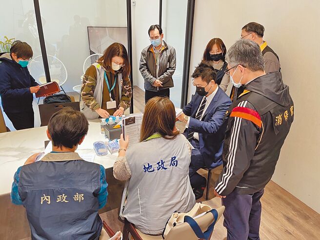 图为2022年3月24日，内政部扩大预售屋联合稽查。（内政部提供）