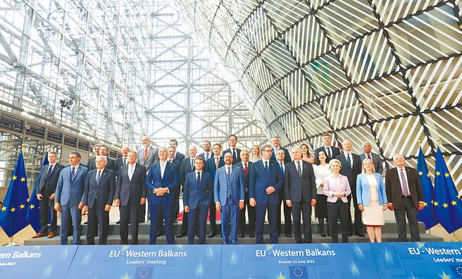 歐盟─西巴爾幹領導人會議，出席領袖合照。（摘自歐盟議會官網）