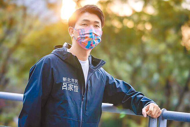 國民黨新北市議員參選人呂家愷痛批，卓冠廷有教唆洩密嫌疑還提告模糊焦點，且「只告評論訊息的人，不告消息來源」根本是雙標。（呂家愷提供／蔡雯如新北傳真）