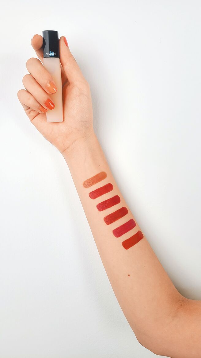 CHANEL精萃唇膏与山茶花指缘修护精华，未上市就引起超高讨论声浪。（黄唯淯摄）