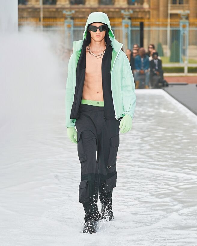 Givenchy也有亮眼的萤光色系设计风格。（Givenchy提供）