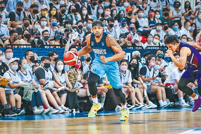 台北富邦勇士辛特力对新竹攻城狮G3攻下35分11篮板11助攻，完成个人生涯第2次总冠军赛大三元。（PLG提供）