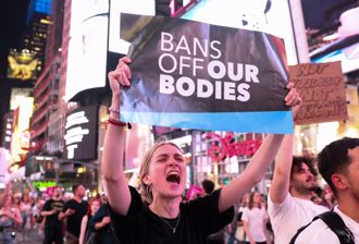 紐時：墮胎權被推翻後 恐劍指避孕、同性婚