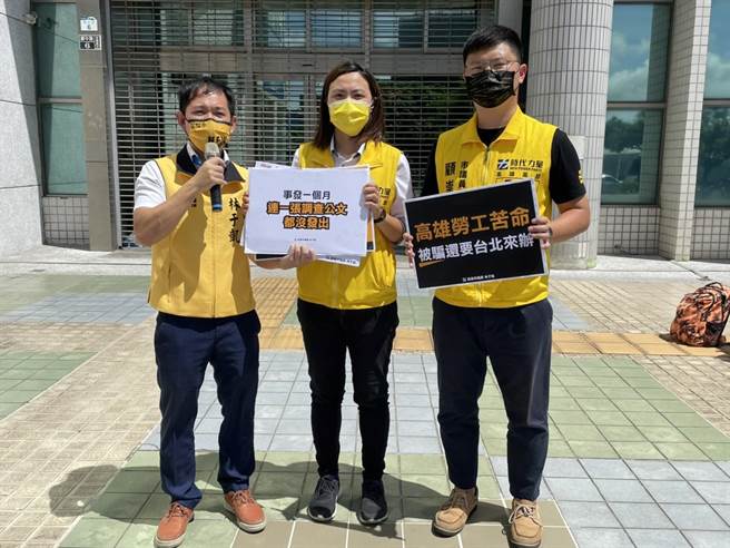 高市议员林于凯5月中旬揭露1111、518等知名人力银行网站疑似遭到渗透，导致求职民眾沦为车手，林于凯及市议员参选人顾崇德、汤茹婷25日再度踢暴，高市府劳工局早已知情，但事发超过1个月，却未有任何调查动作。（洪浩轩摄）