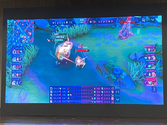 嘉义市反毒电竞锦标赛8强决战赛激烈。（廖素慧摄）