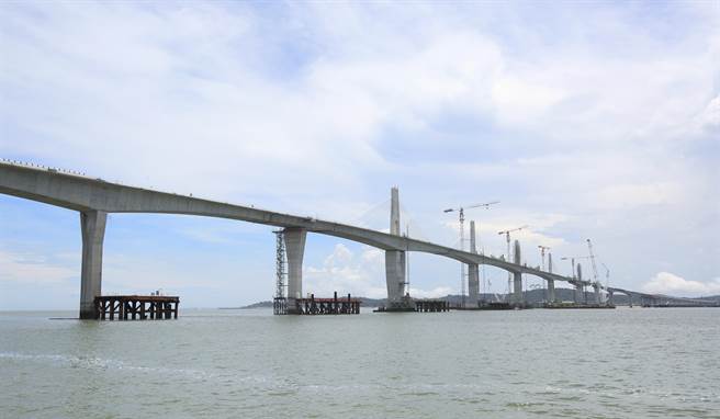 金门大桥工程进度已达98％，交通部以10月通车为目标。（张铠乙摄）