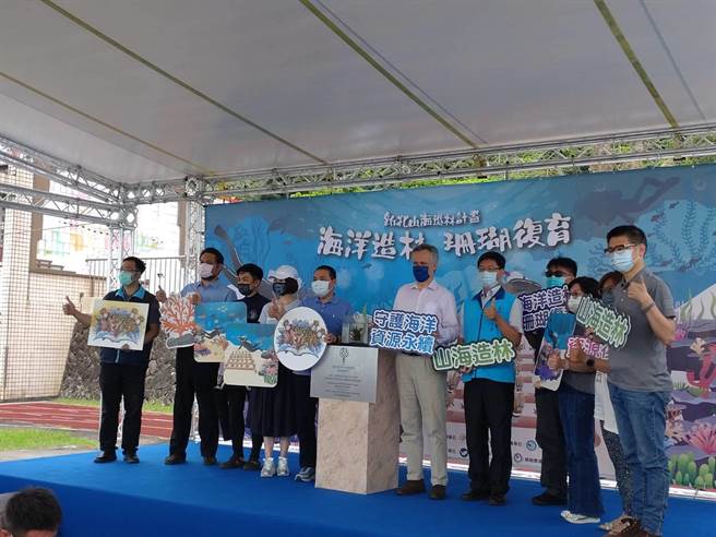 新北市25日举办「海洋造林珊瑚復育」计画，将在贡寮卯澳湾种植500株珊瑚。（张志康摄）