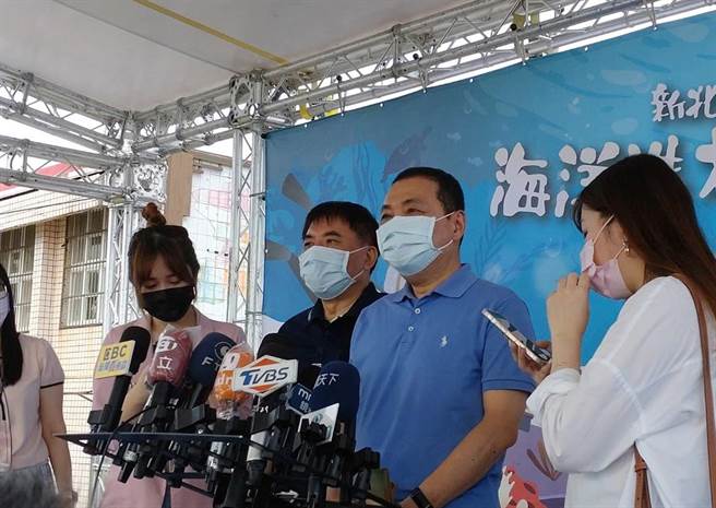 對外界指衛生局說法造假，新北市長侯友宜怒批是胡說八道。（張志康攝）