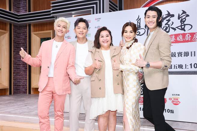 炎亞綸（左起）、索艾克、鍾欣凌、Ella、李玉璽。（羅永銘攝）