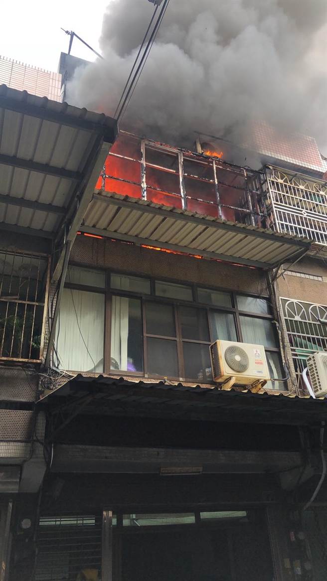 彰化市彰和路民宅火警。（民眾提供／吴敏菁彰化传真） 