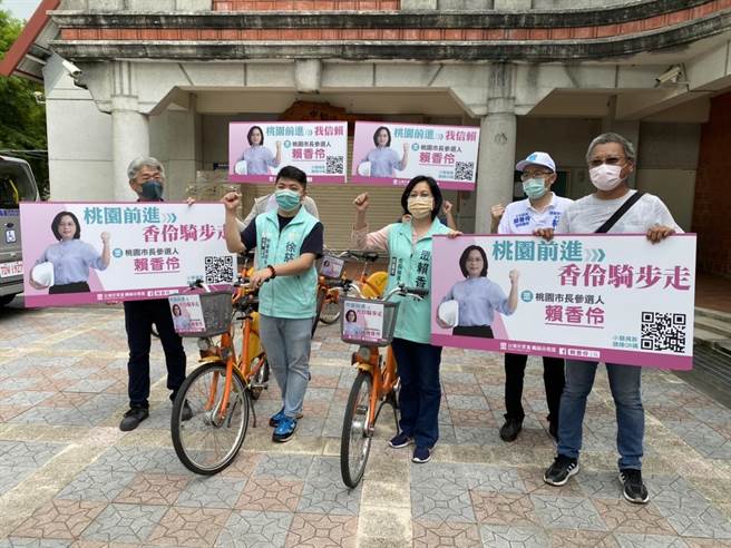 民眾黨桃園市長參選人賴香伶（中）騎步走第二站，今來到桃園大溪，與同黨市議員參選人徐慈檉（左2）共同綠色行腳走訪大溪。（蔡明亘攝）