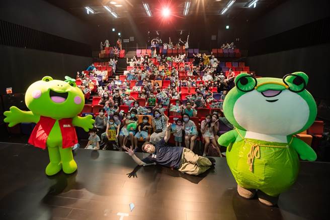 三發教育基金會近日在臺南市立圖書館舉辦「2022唸出書中故事暨散發愛讀書角落捐贈儀式」公益活動。（柯宗緯攝）