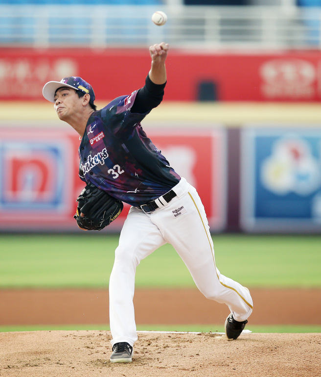 乐天桃猿王溢正完投6局失2分，拿下本季第3胜。（范扬光摄）