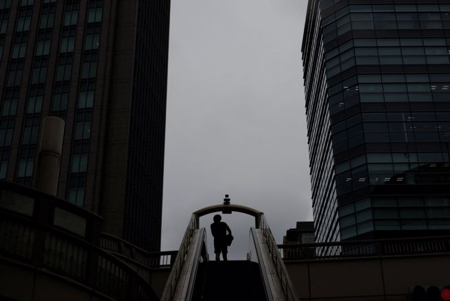 日本東京、大阪及沖繩等地新增都高於上週同日，疫情出現升溫跡象。（示意圖／路透社）