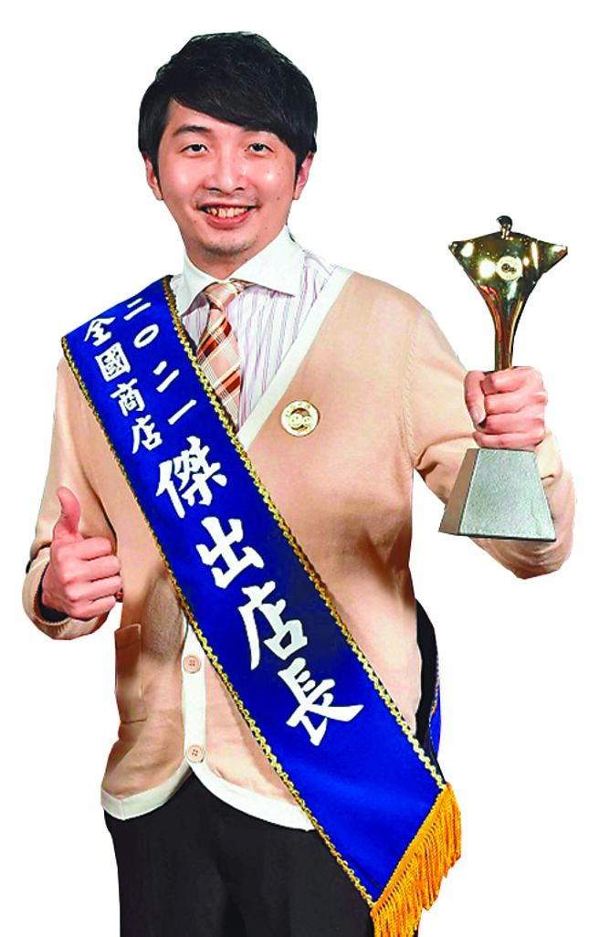 台湾大哥大后山碑直营门市店长张南轩。图／台湾大哥大提供