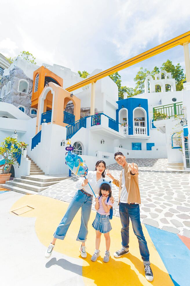 高雄义大游乐世界结合游乐园、购物广场、饭店住宿，适合全家大小一同前往，可以尽情玩乐、血拚。（义大游乐世界提供）